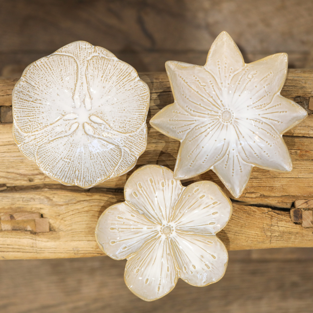 Liya Flower Saucers White | 3 styles