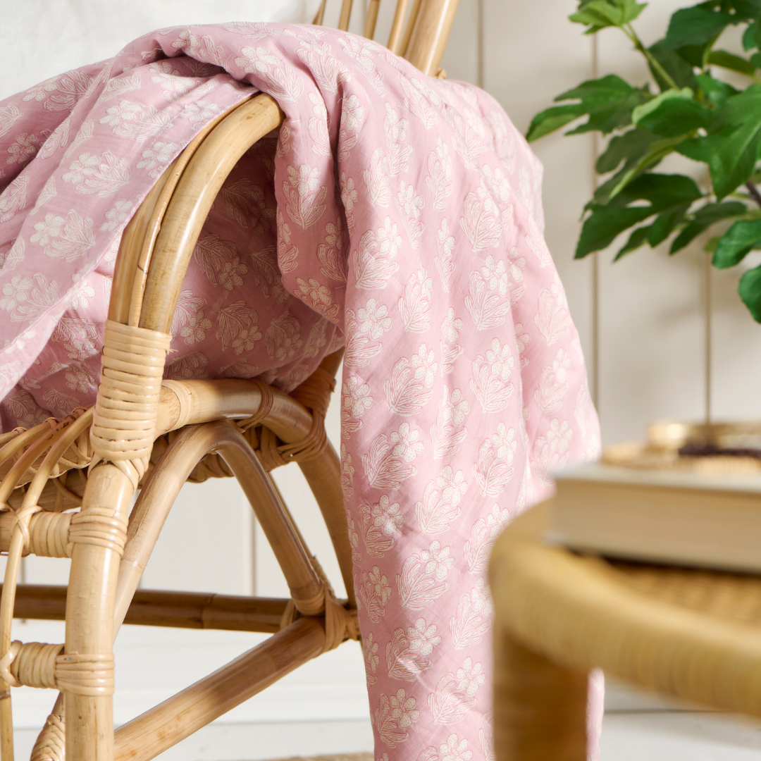 Dark Pink & White Quilt Rosa